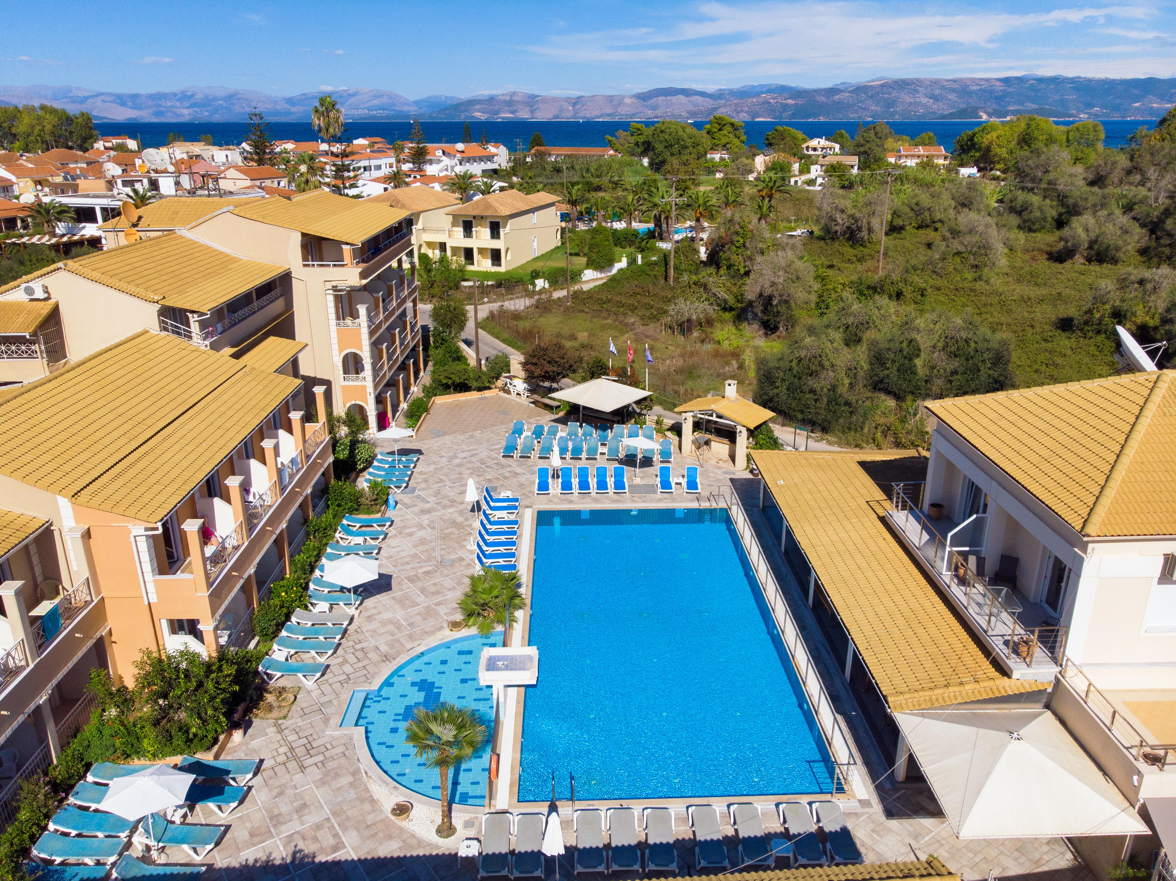 Kavos Plaza Hotel Dış mekan fotoğraf