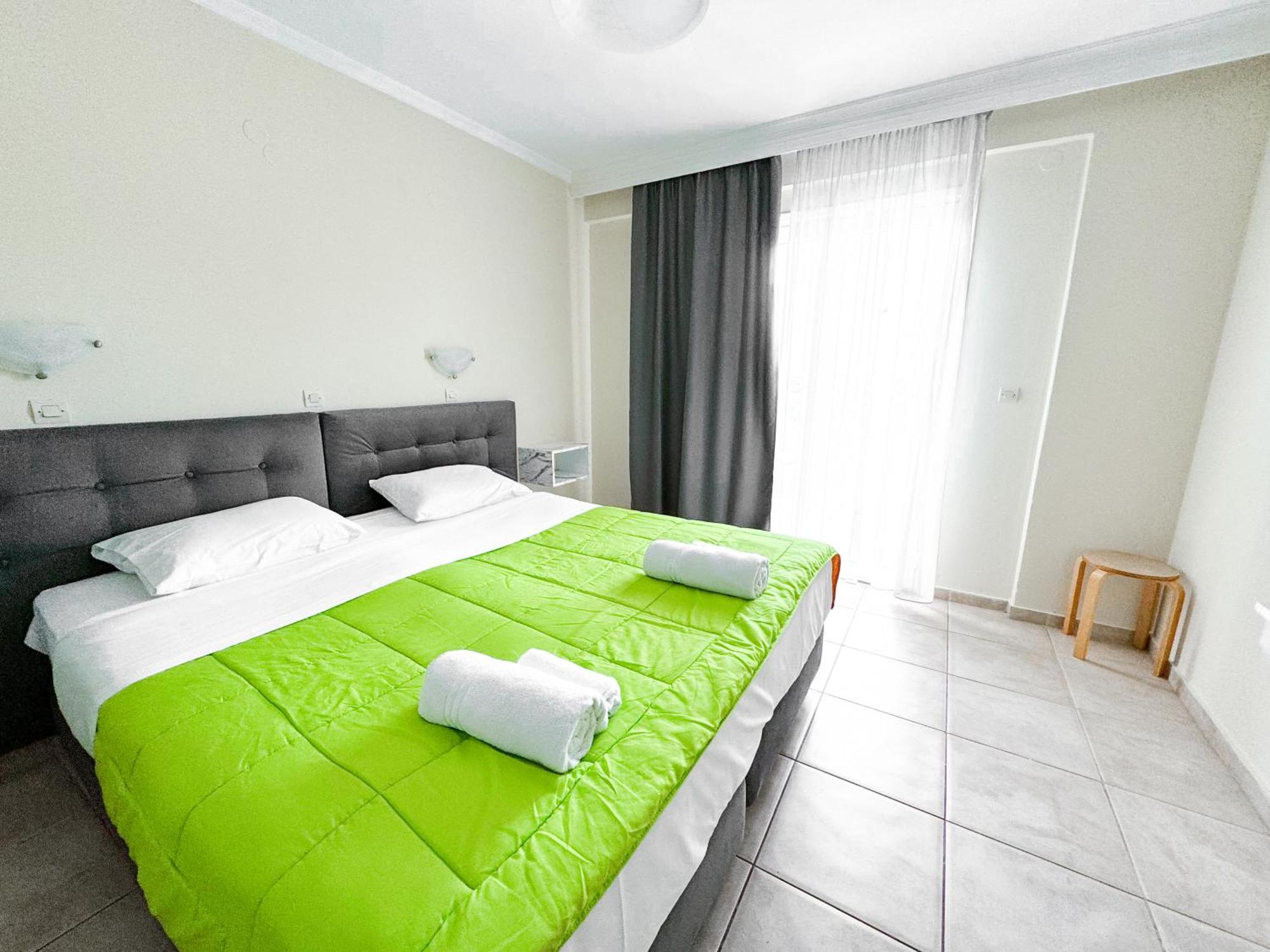 Kavos Plaza Hotel Dış mekan fotoğraf
