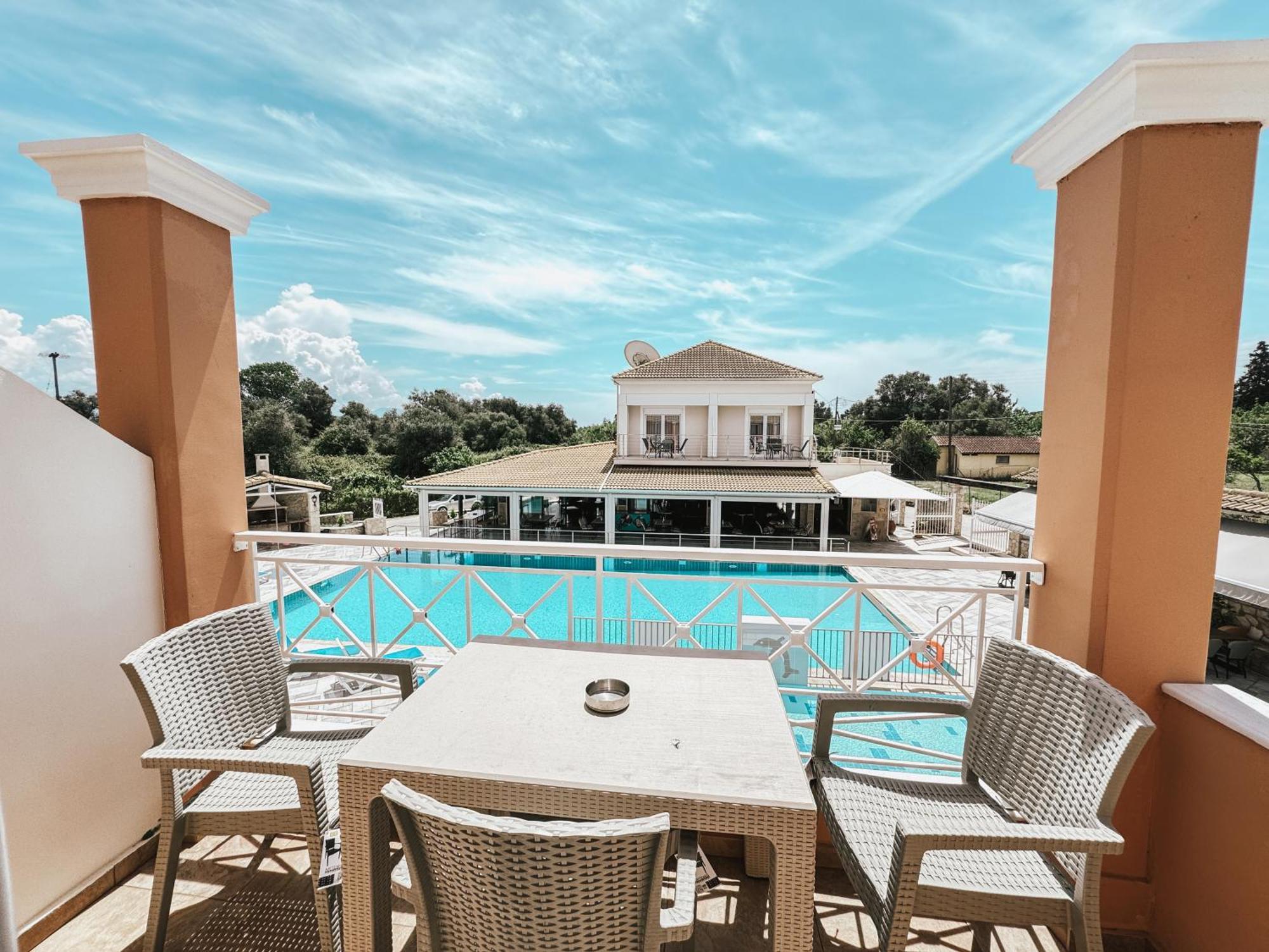 Kavos Plaza Hotel Dış mekan fotoğraf