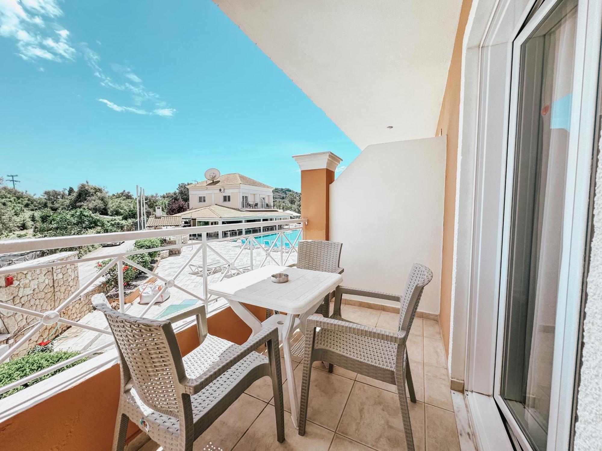 Kavos Plaza Hotel Dış mekan fotoğraf